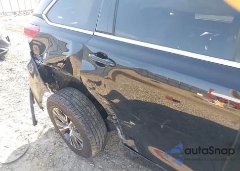 2017 Toyota Highlander Le Plus z USA, uszkodzony, nr VIN 5TDZZRFH0HS231861